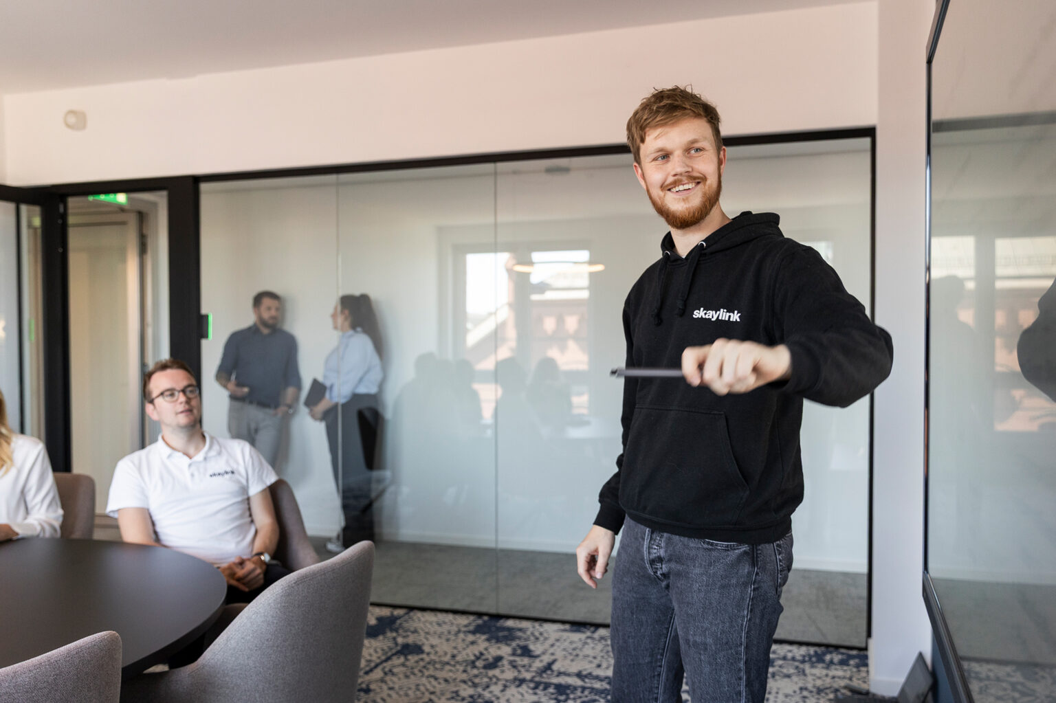 Startbild MG 7086 johanna lohr fotografie employer branding skaylink